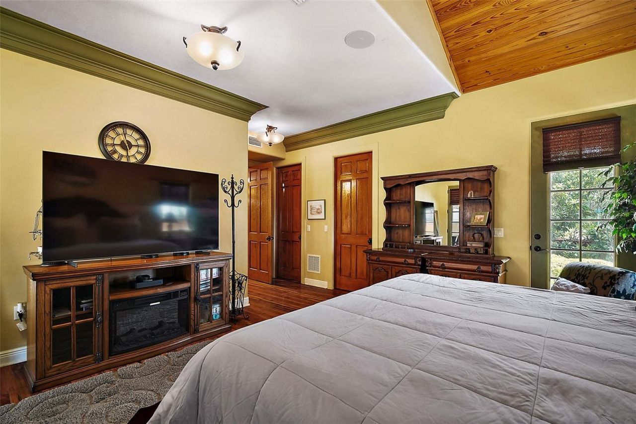 707 S Dixie Drive, Howey in the Hills, FL 34737 Photo