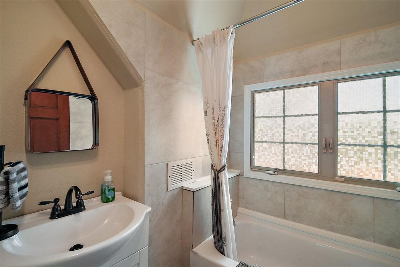 707 S Dixie Drive, Howey in the Hills, FL 34737 Photo