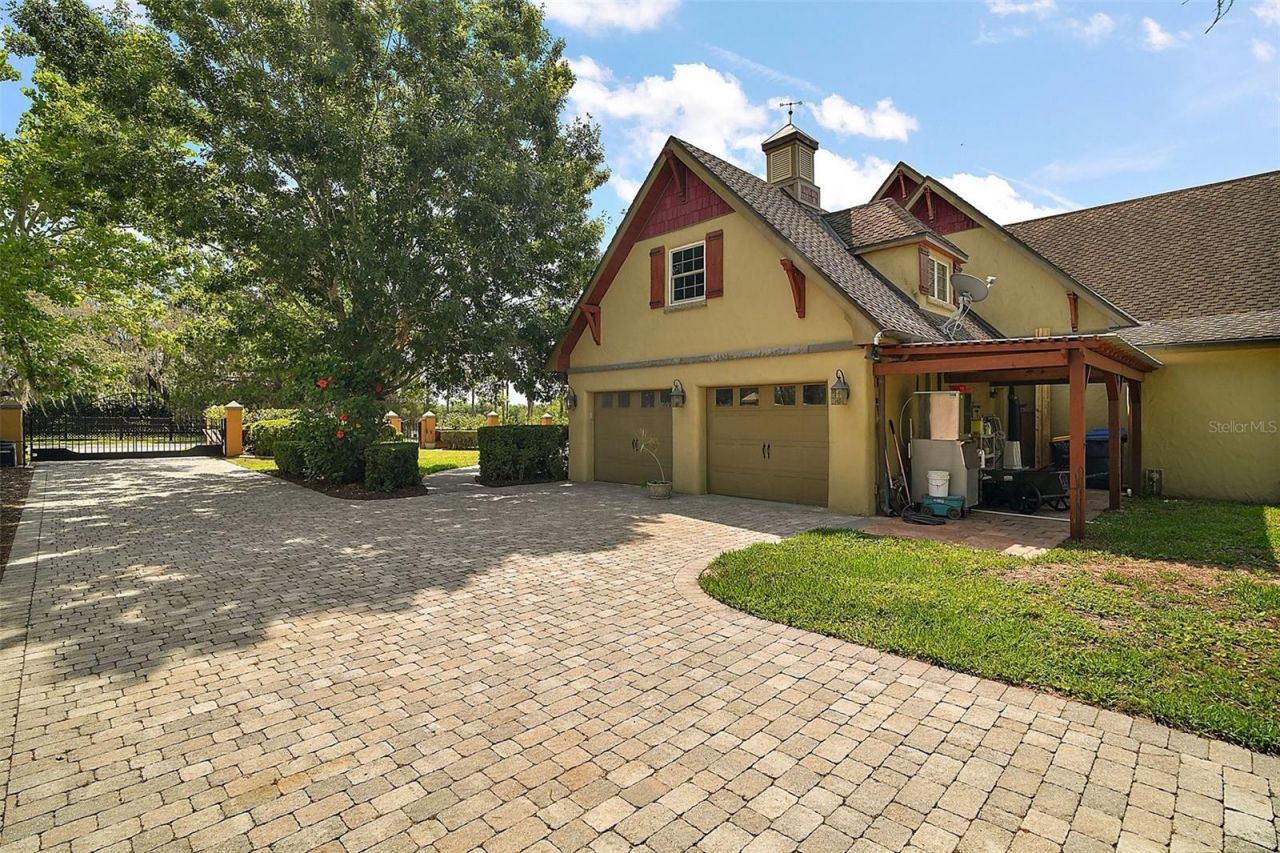 707 S Dixie Drive, Howey in the Hills, FL 34737 Photo