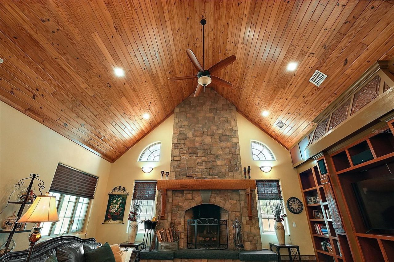 707 S Dixie Drive, Howey in the Hills, FL 34737 Photo