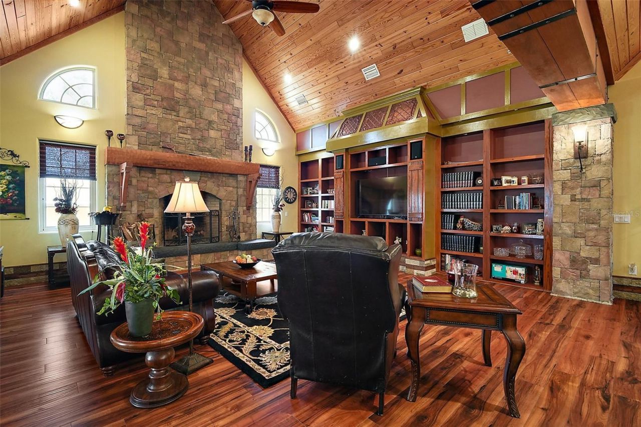 707 S Dixie Drive, Howey in the Hills, FL 34737 Photo