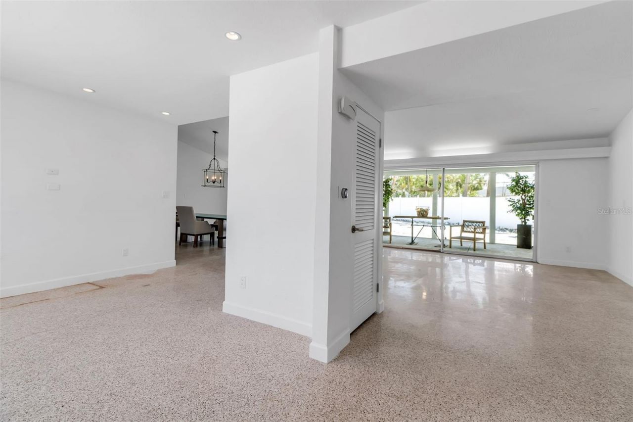 130 N Adams Drive, Sarasota, FL 34236 Photo