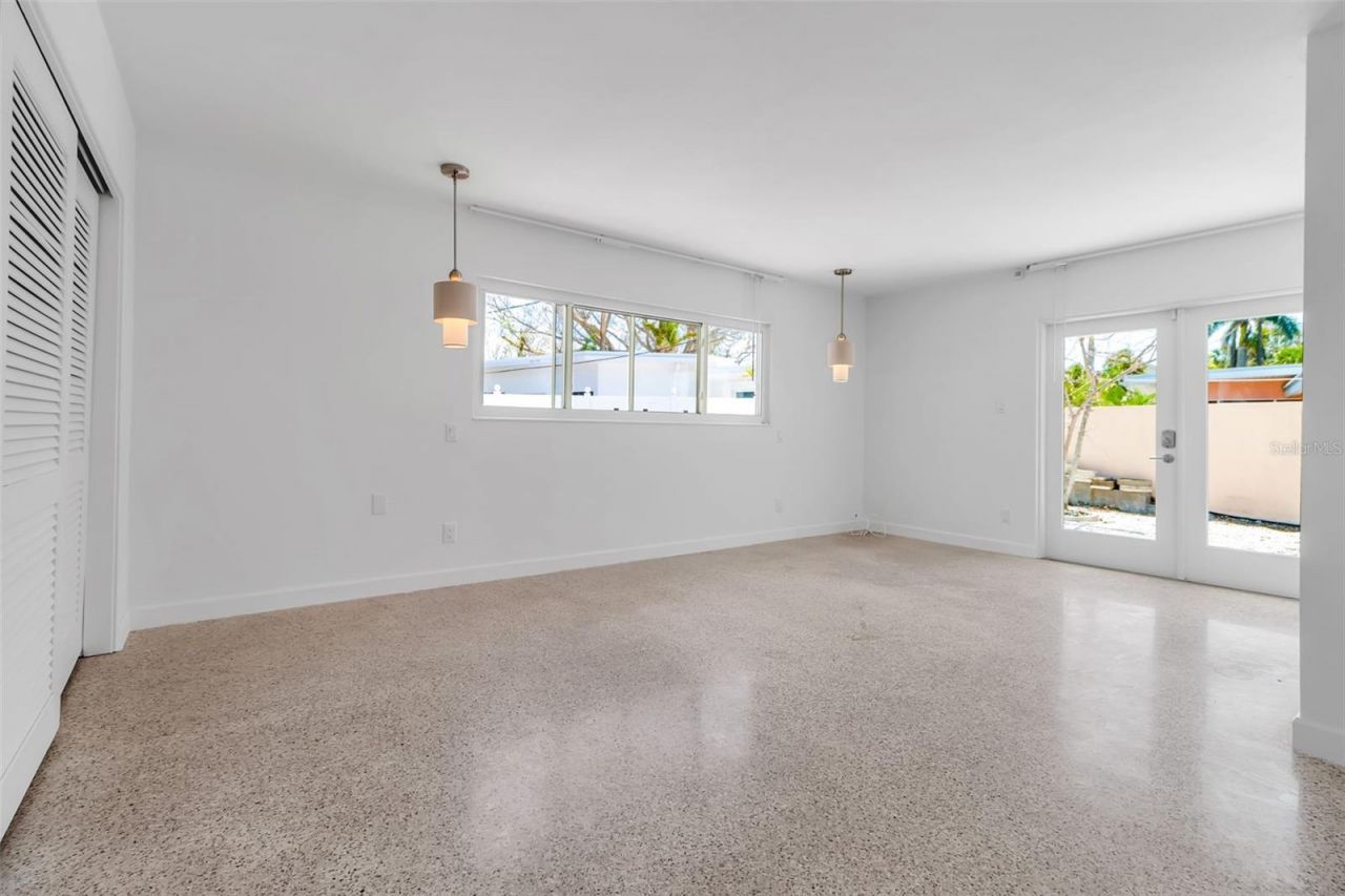 130 N Adams Drive, Sarasota, FL 34236 Photo