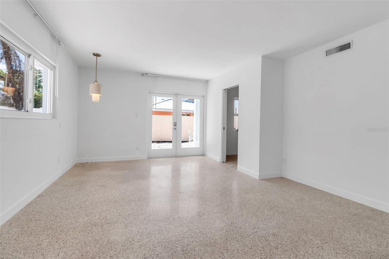 130 N Adams Drive, Sarasota, FL 34236 Photo