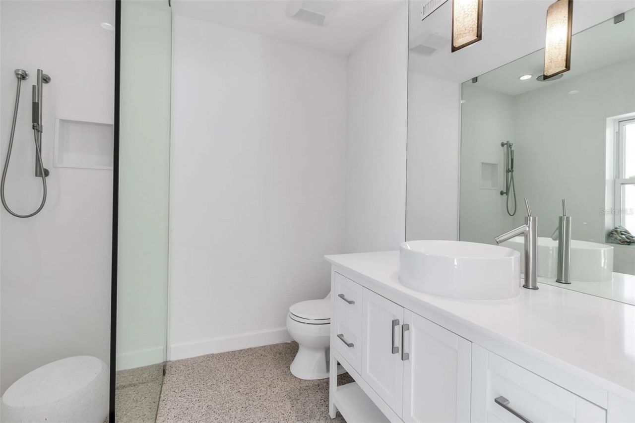 130 N Adams Drive, Sarasota, FL 34236 Photo