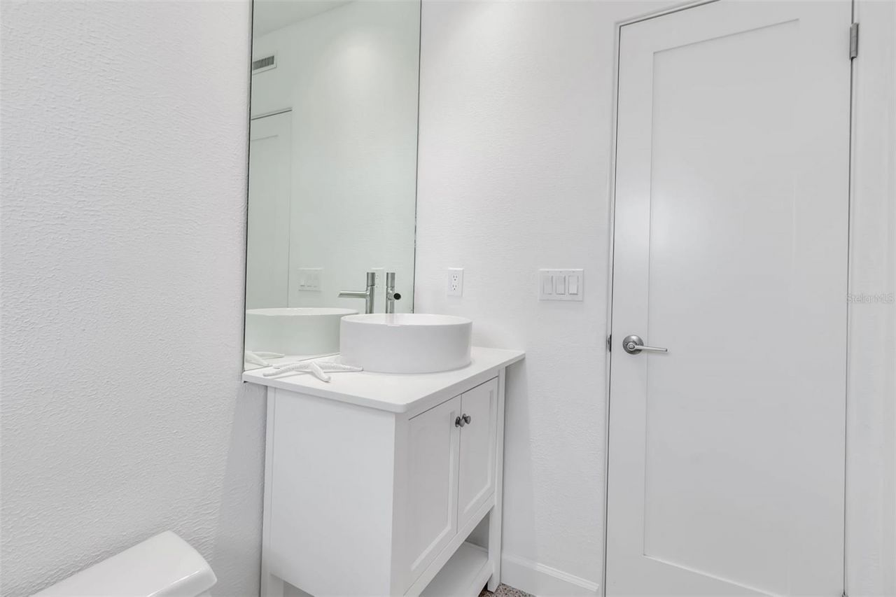 130 N Adams Drive, Sarasota, FL 34236 Photo