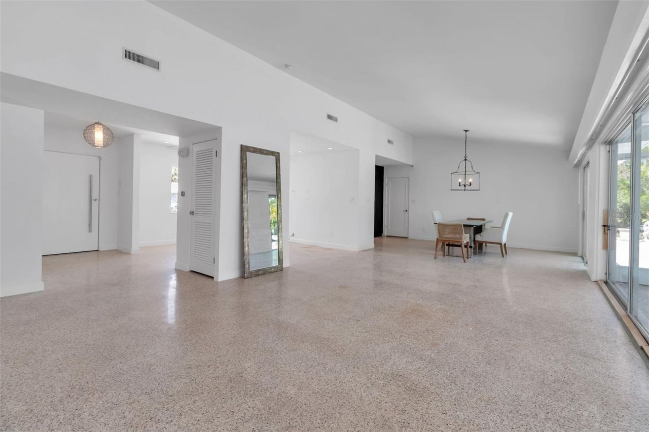 130 N Adams Drive, Sarasota, FL 34236 Photo