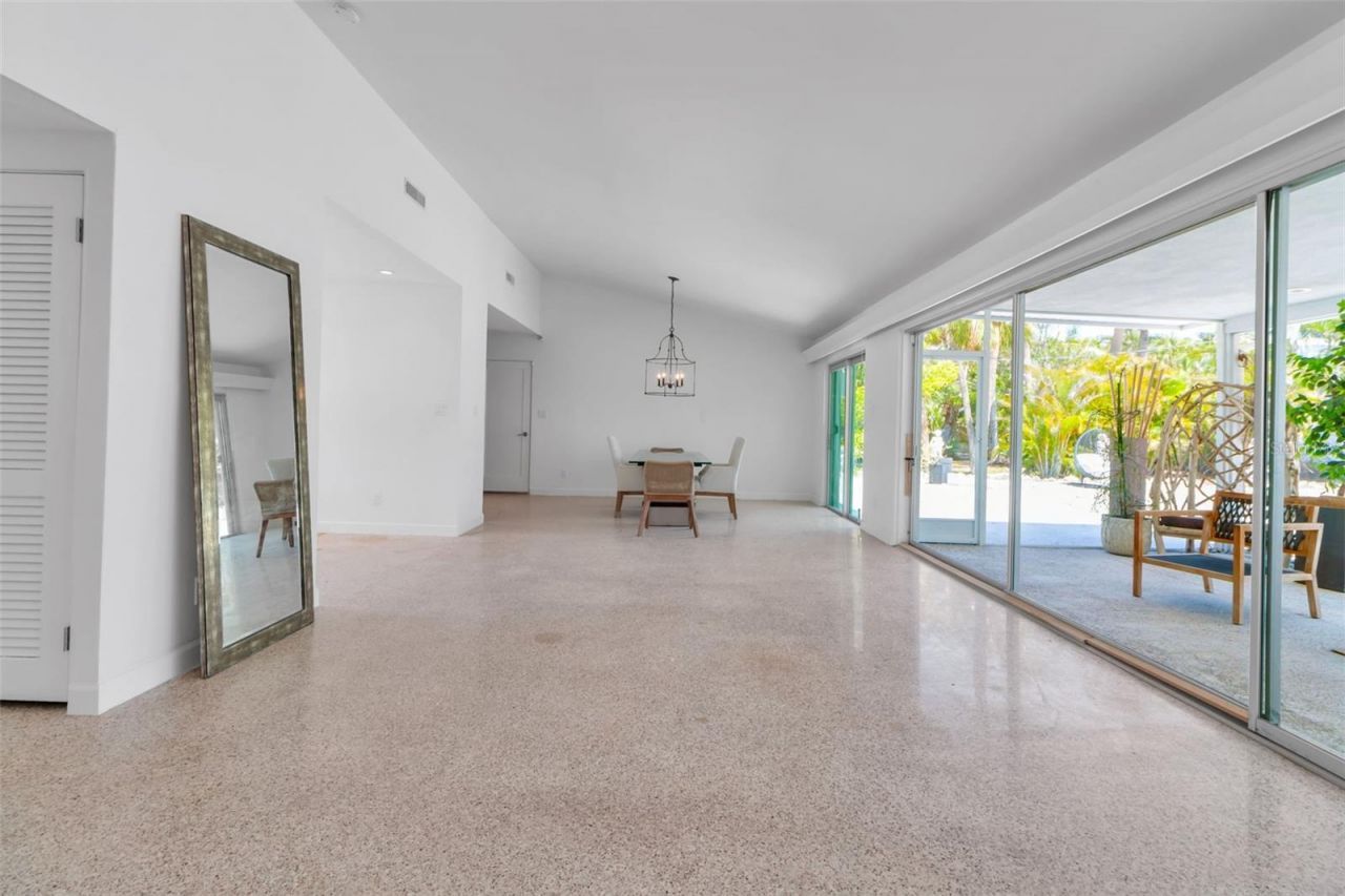 130 N Adams Drive, Sarasota, FL 34236 Photo