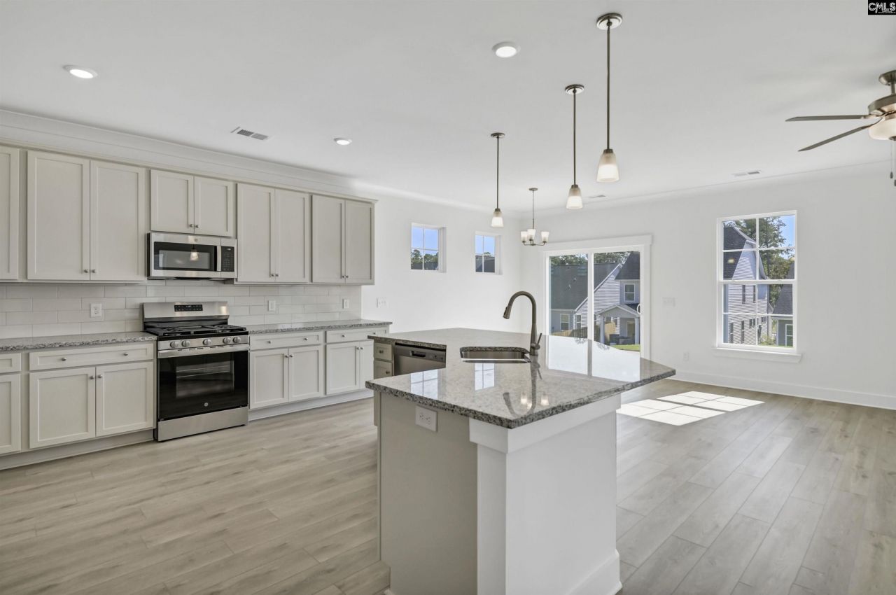 628 Thunder Gulch Avenue Photo 4