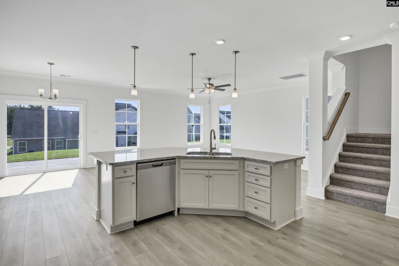 628 Thunder Gulch Avenue Photo 5