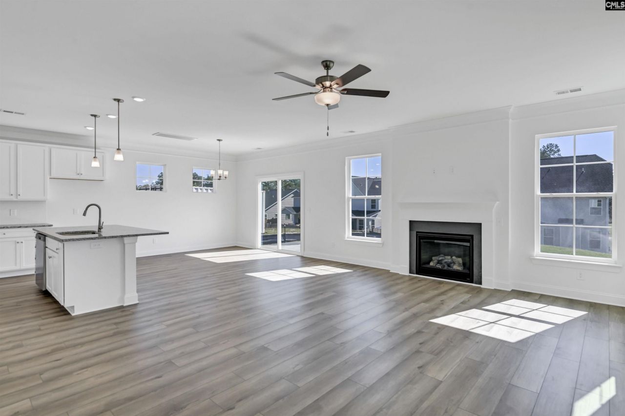 624 Thunder Gulch Avenue Photo 5