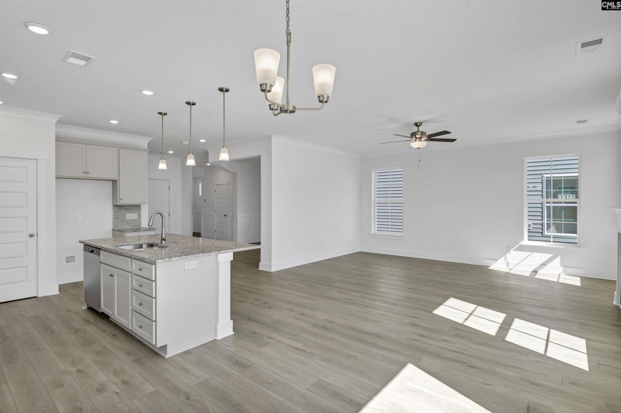 620 Thunder Gulch Avenue Photo 6