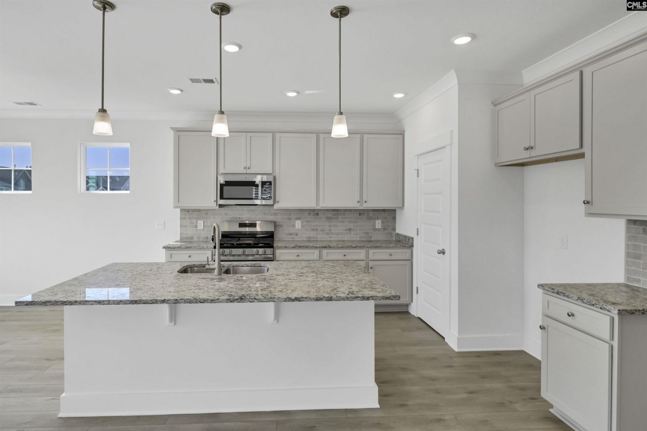 620 Thunder Gulch Avenue Photo 8