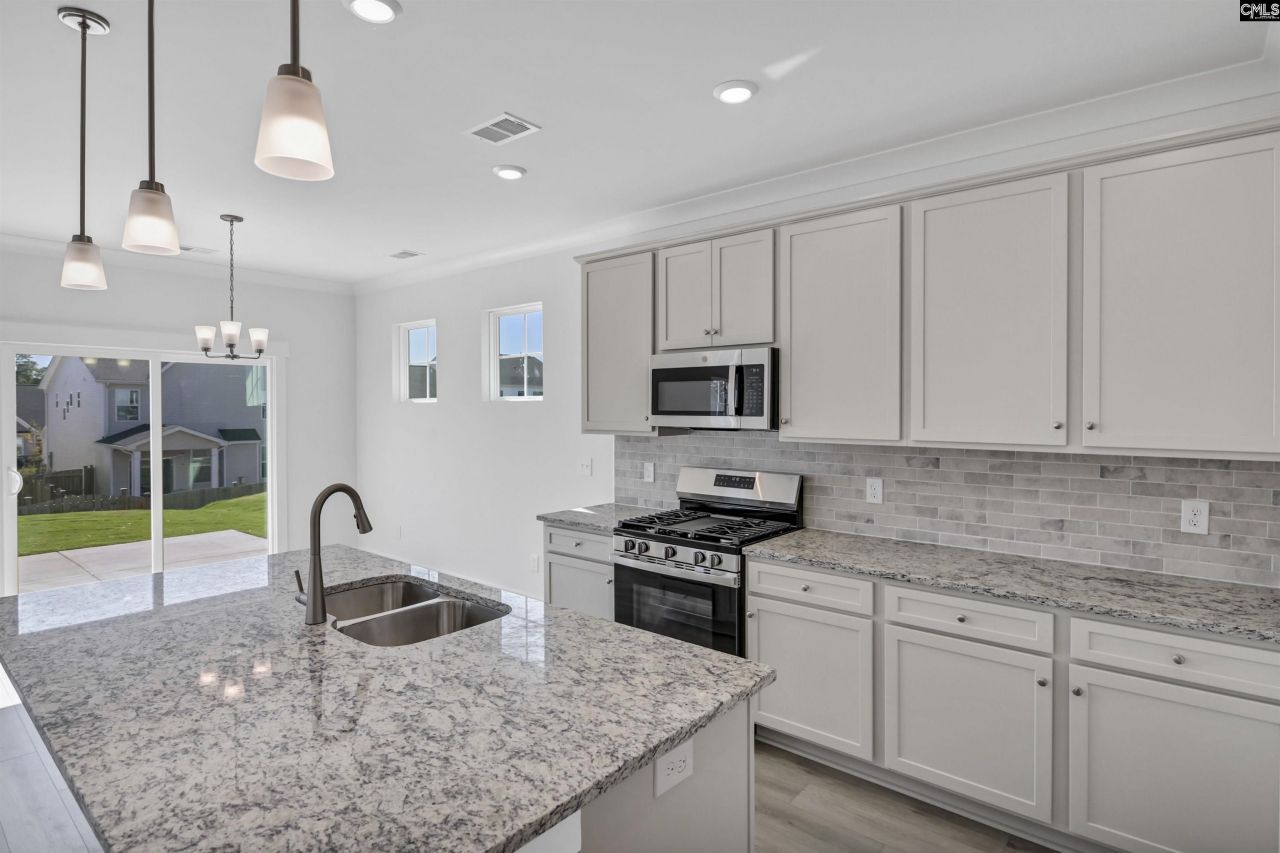 620 Thunder Gulch Avenue Photo 9