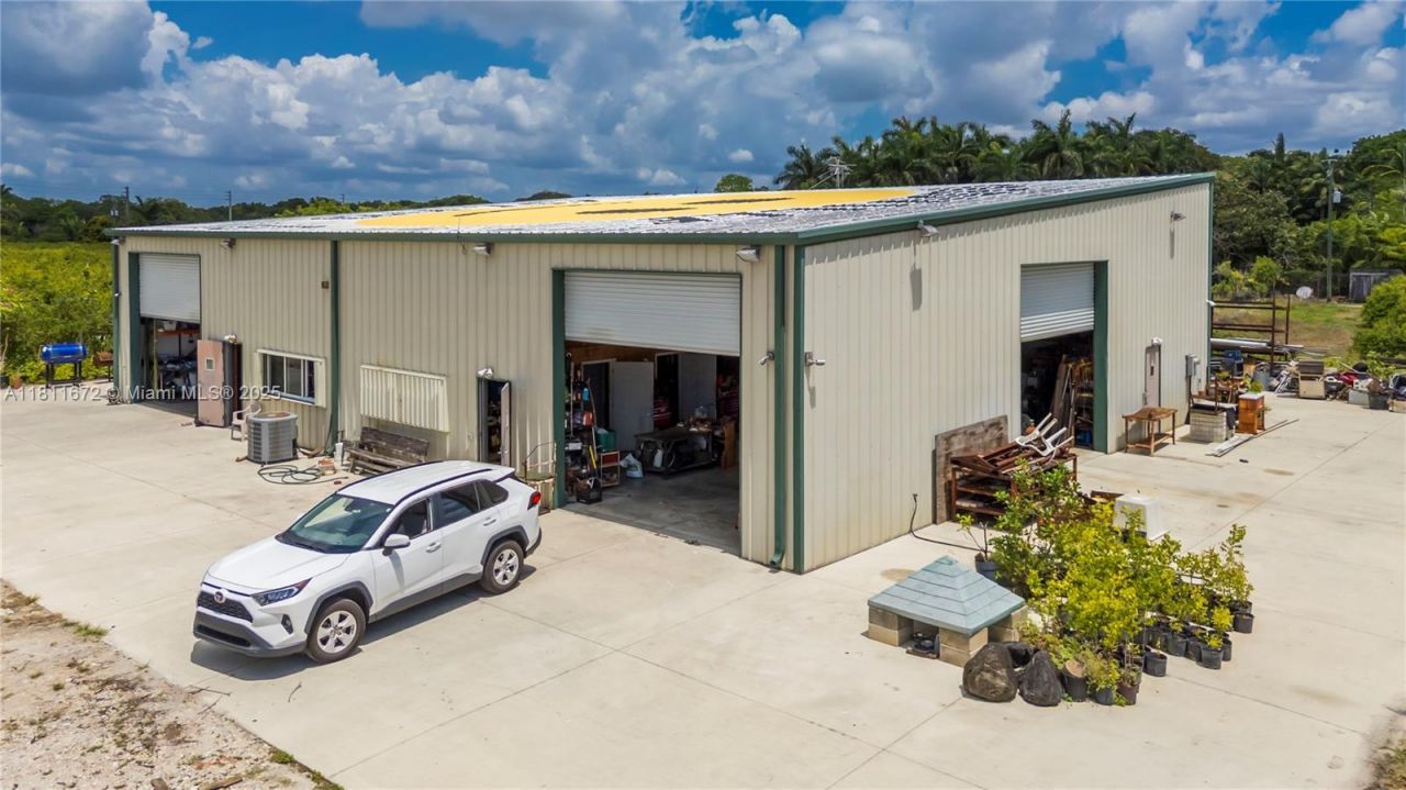 4077 SW 121st Ter, Davie, FL 33330 Photo