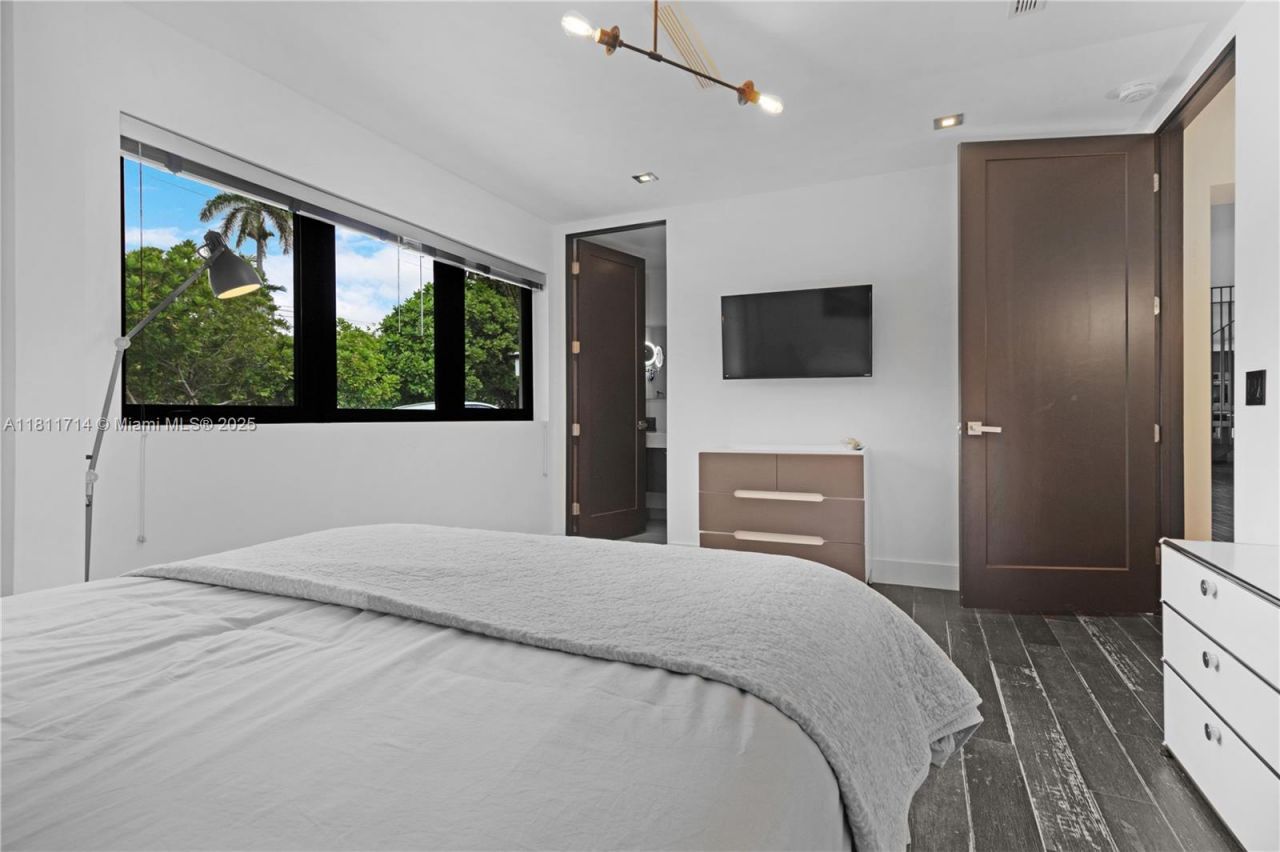 1601 Diplomat Pkwy, Hollywood, FL 33019 Photo