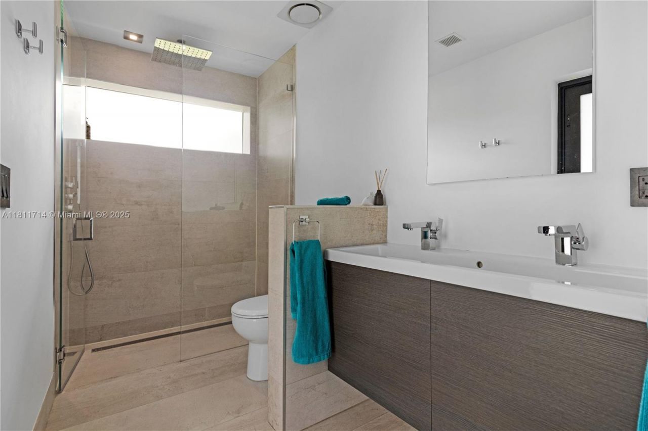 1601 Diplomat Pkwy, Hollywood, FL 33019 Photo