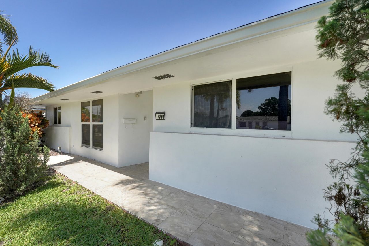 600 NW 12th Avenue, Boca Raton, FL 33486 Photo