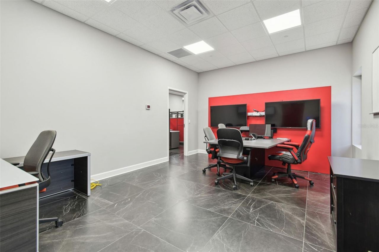 13908 Monroes Business Park, Tampa, FL 33635 Photo