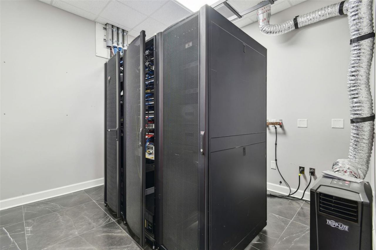 13908 Monroes Business Park, Tampa, FL 33635 Photo