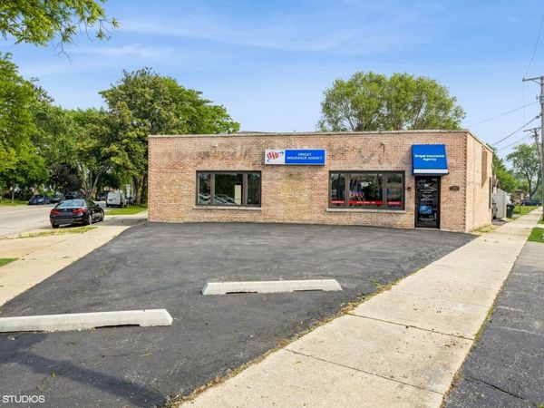 3100 Grand Boulevard, Brookfield, IL 60513