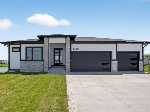 1420 NW Bull Run Court, Waukee, IA 50263