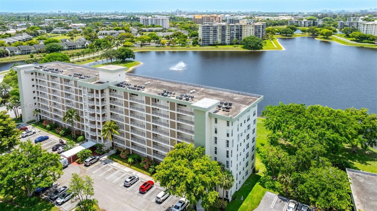 3091 N Course Dr, Unit 502, Pompano Beach, FL 33069 Photo