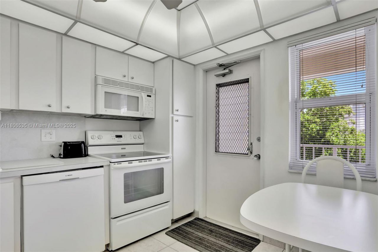 3091 N Course Dr, Unit 502, Pompano Beach, FL 33069 Photo