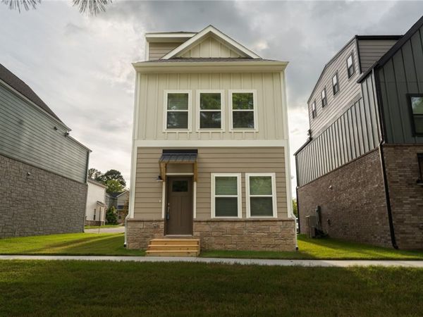 1319 S Van Buren Avenue, Fayetteville, AR 72701