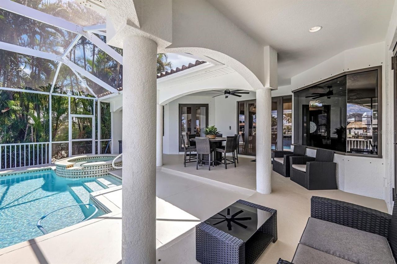 3917 SE 19th Avenue, Cape Coral, FL 33904 Photo