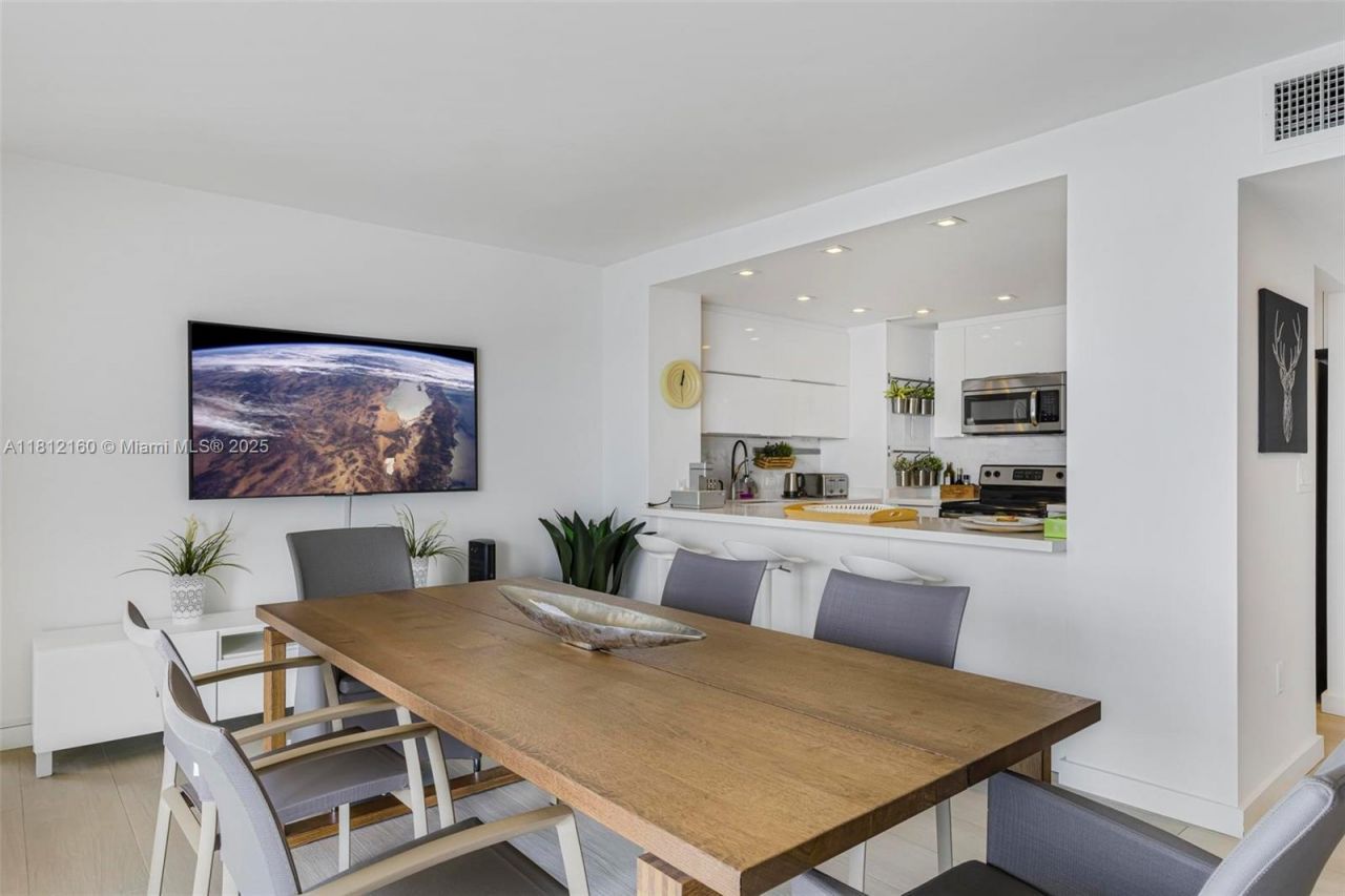 11111 Biscayne Blvd, Unit 8C, Miami, FL 33181 Photo