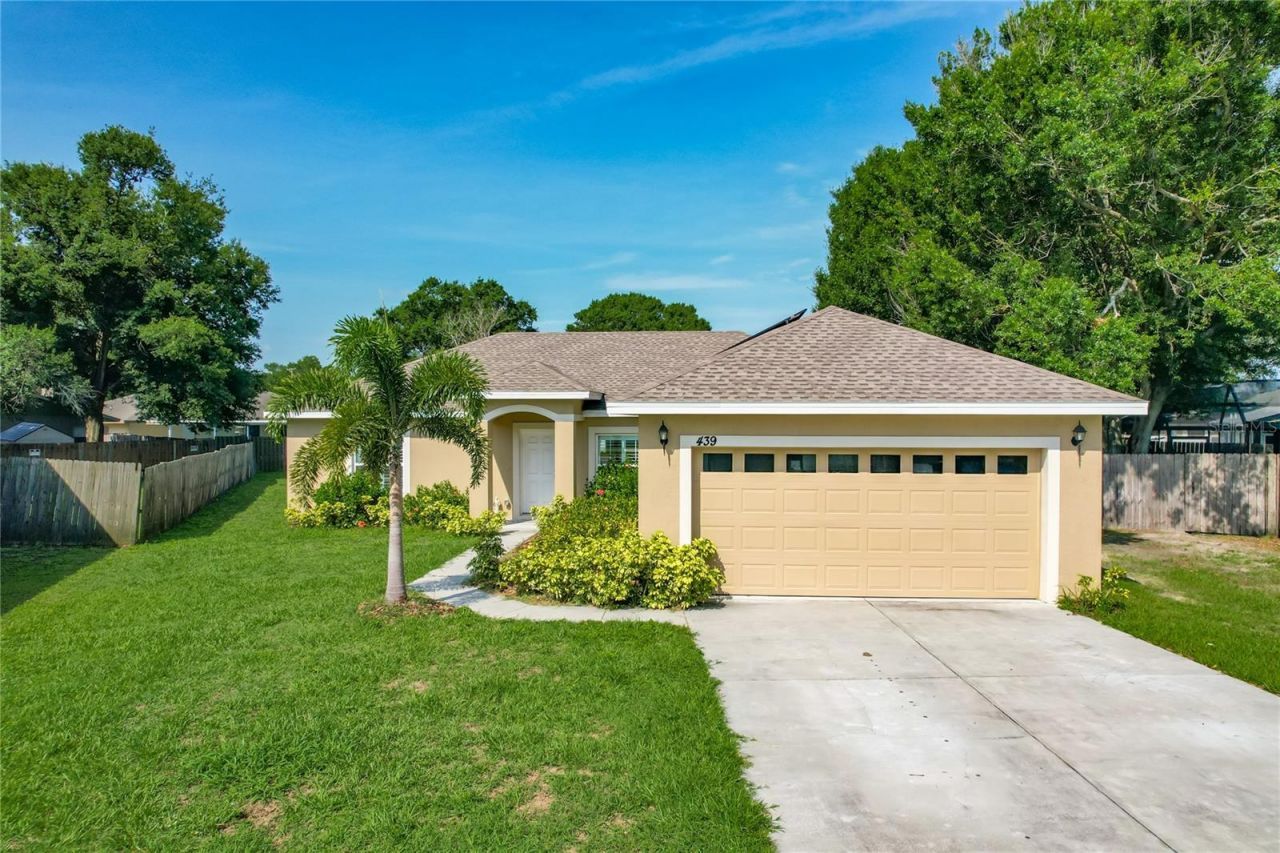 439 LAKE DAISY DRIVE Winter Haven, FL 33884