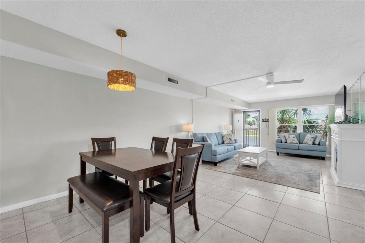 6400 46th Avenue N, Unit 203, Kenneth City, FL 33709 Photo