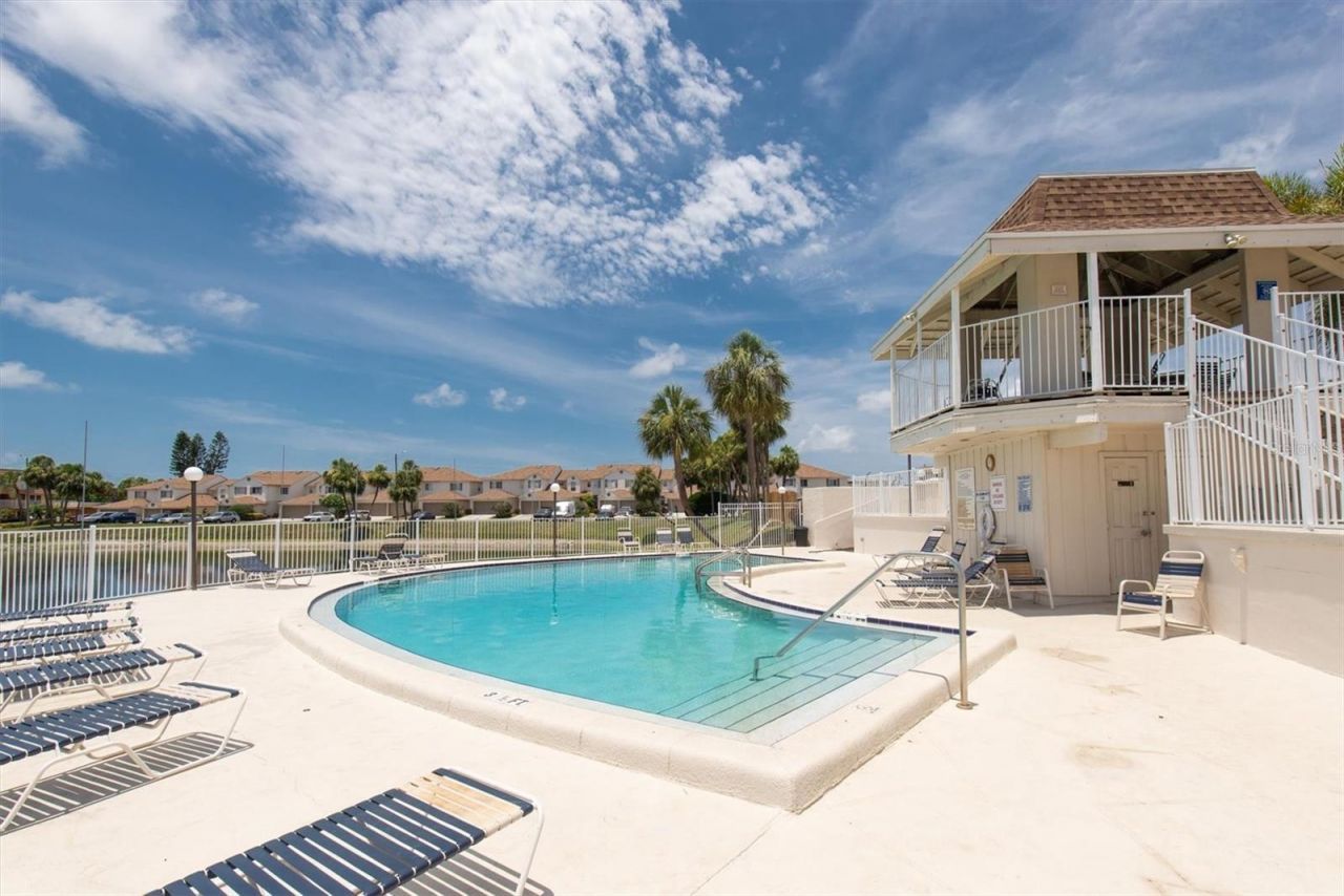 6400 46th Avenue N, Unit 203, Kenneth City, FL 33709 Photo