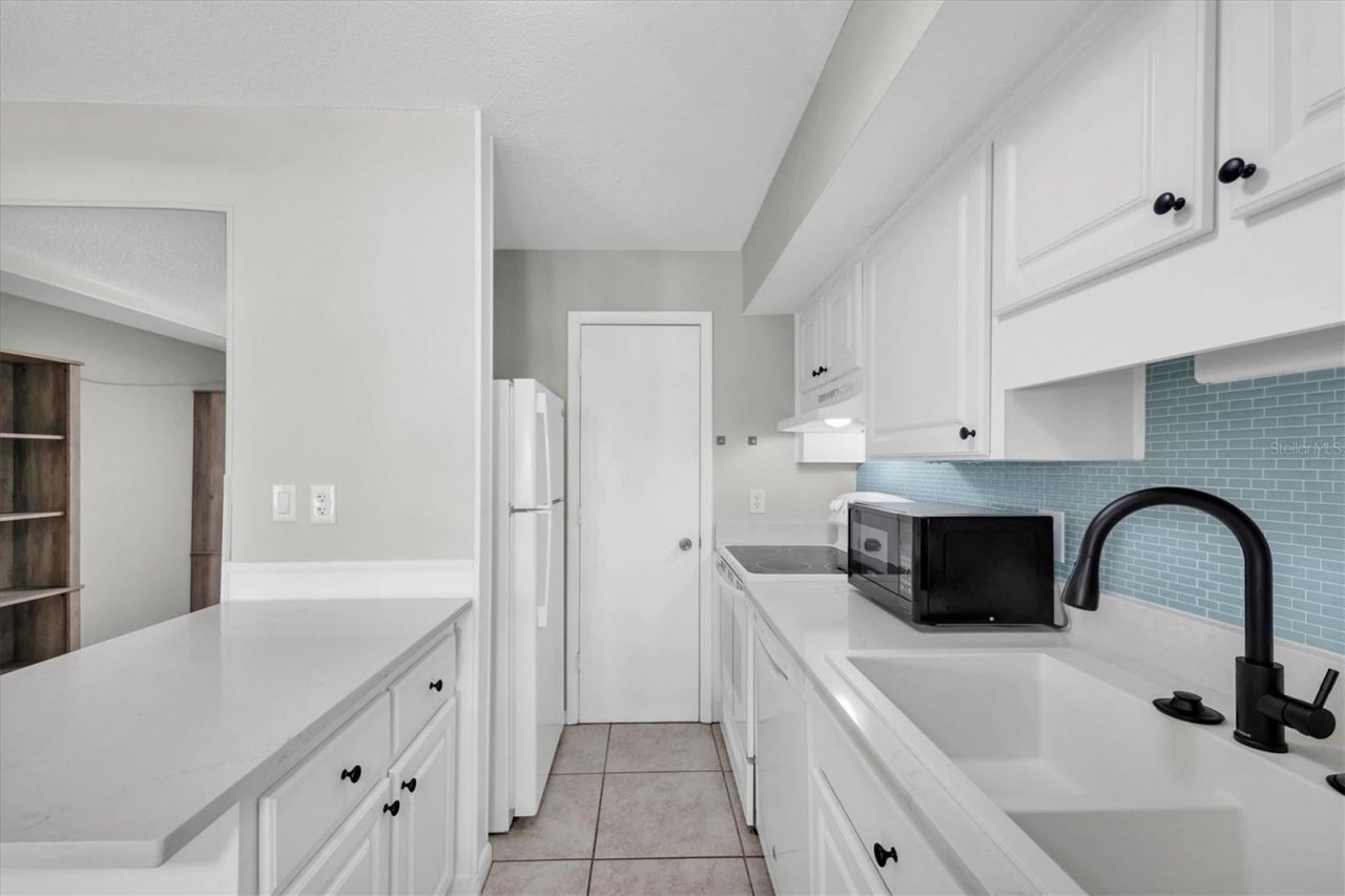 6400 46th Avenue N, Unit 203, Kenneth City, FL 33709 Photo