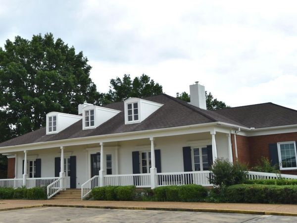 2001 Hwy 82, Greenwood, MS 38930