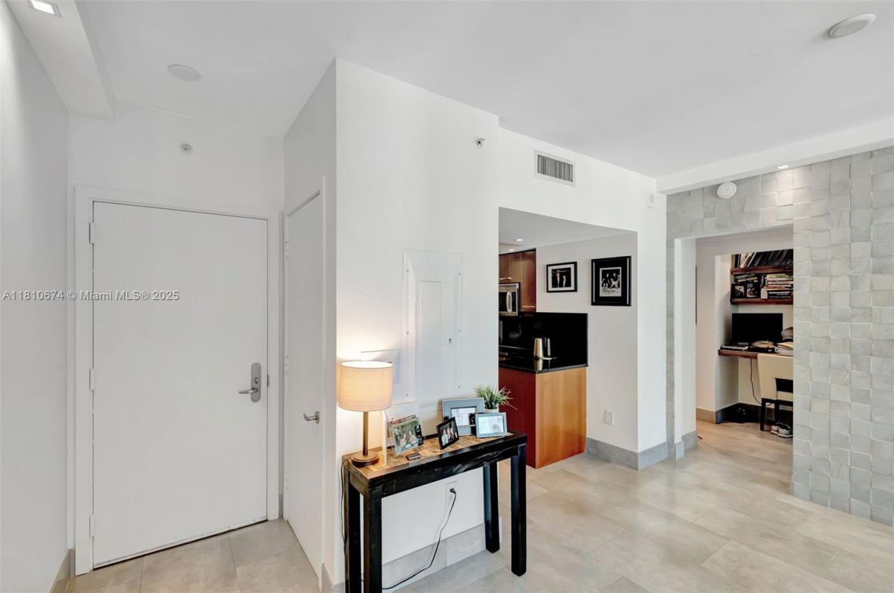 1331 Brickell Bay Dr, Unit 1504, Miami, FL 33131 Photo