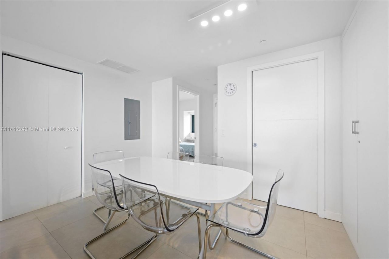 650 NE 32nd St, Unit 2502, Miami, FL 33137 Photo