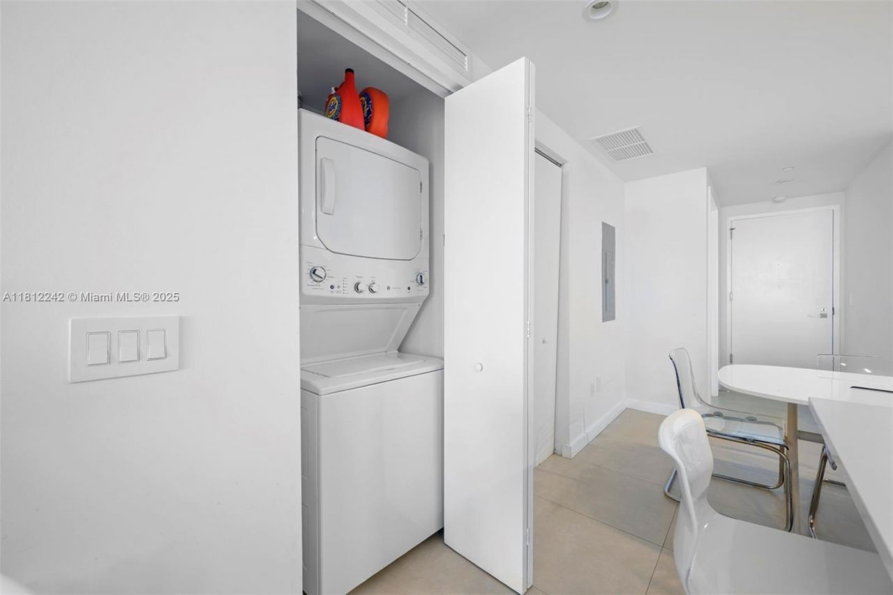 650 NE 32nd St, Unit 2502, Miami, FL 33137 Photo