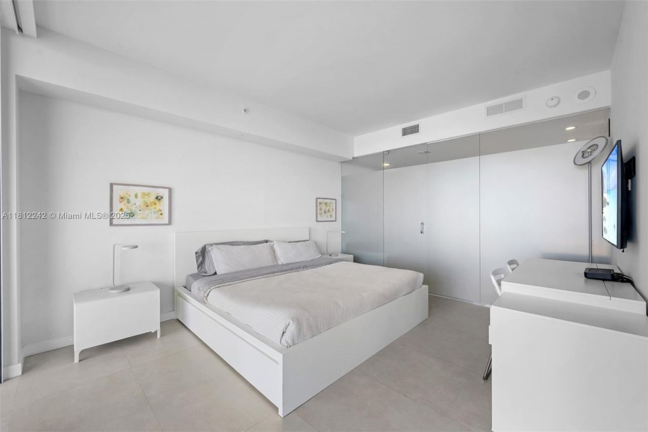 650 NE 32nd St, Unit 2502, Miami, FL 33137 Photo