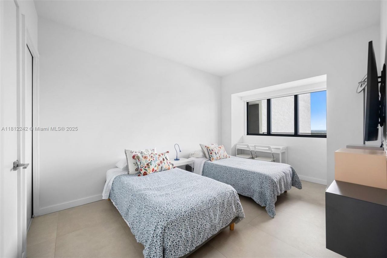 650 NE 32nd St, Unit 2502, Miami, FL 33137 Photo