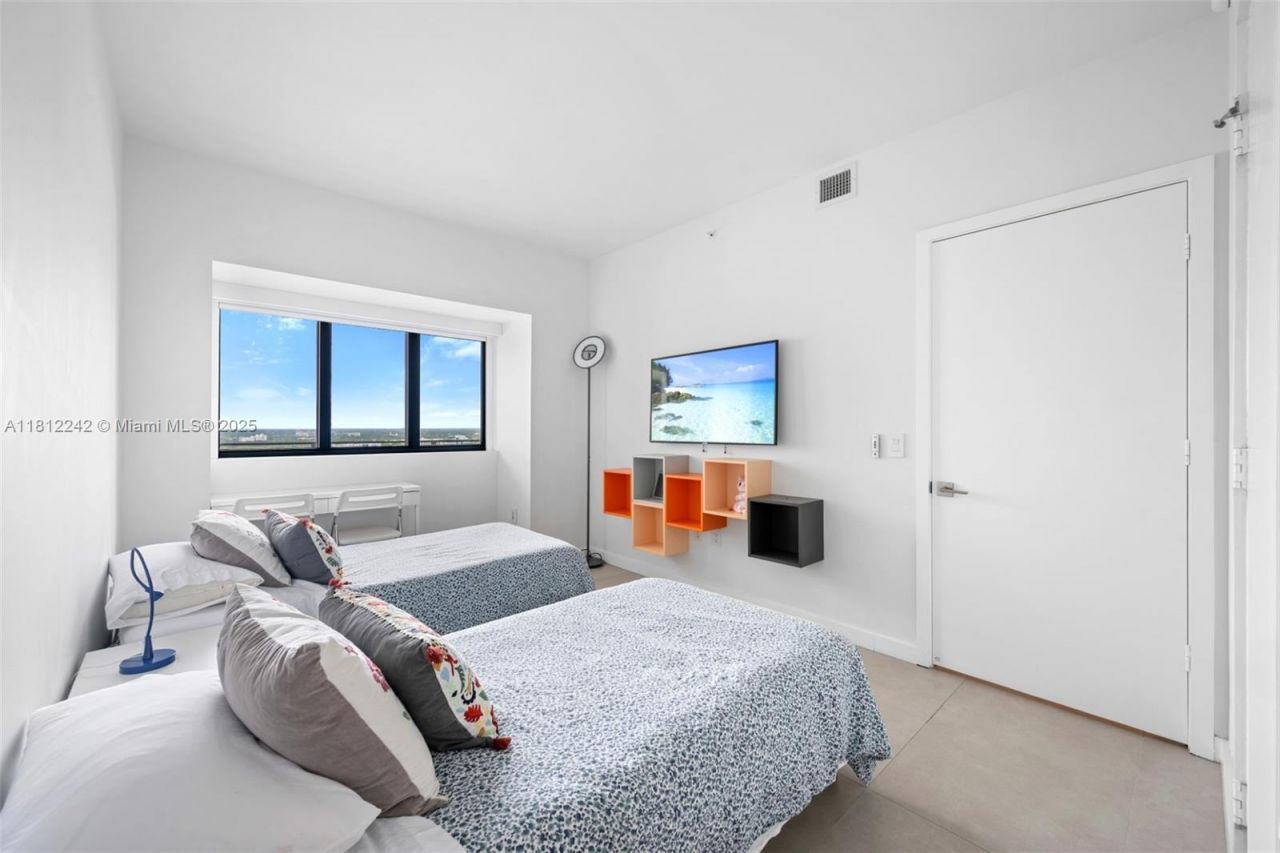 650 NE 32nd St, Unit 2502, Miami, FL 33137 Photo