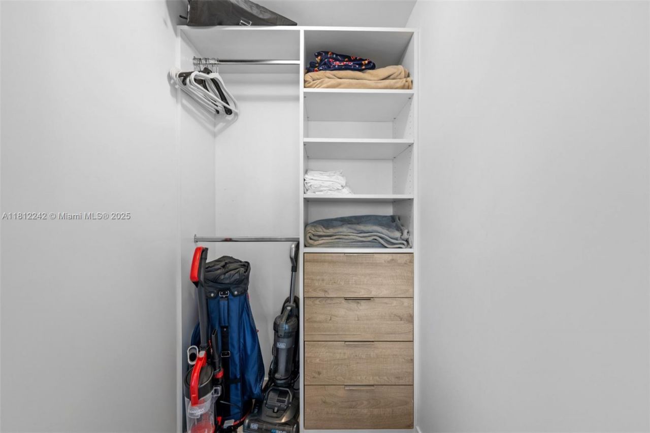 650 NE 32nd St, Unit 2502, Miami, FL 33137 Photo