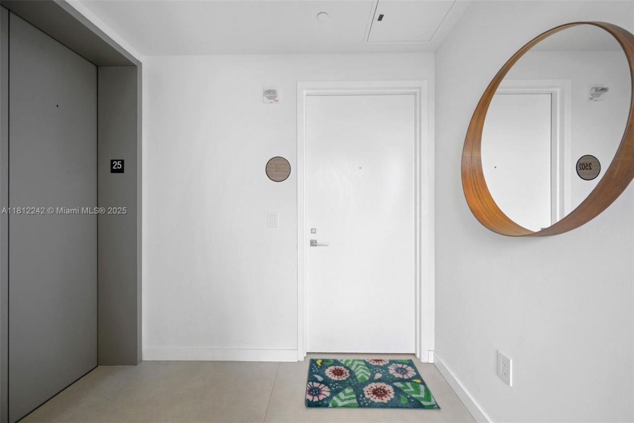 650 NE 32nd St, Unit 2502, Miami, FL 33137 Photo