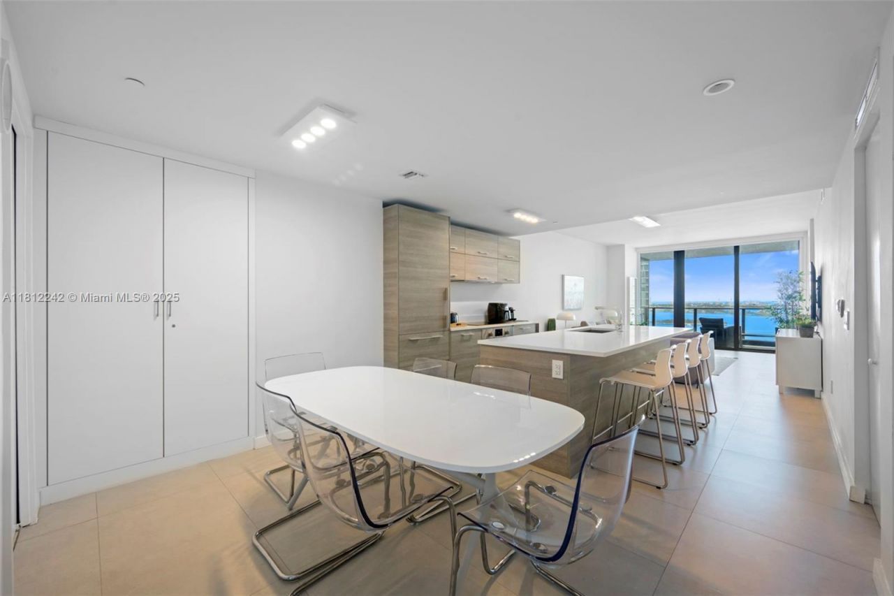 650 NE 32nd St, Unit 2502, Miami, FL 33137 Photo