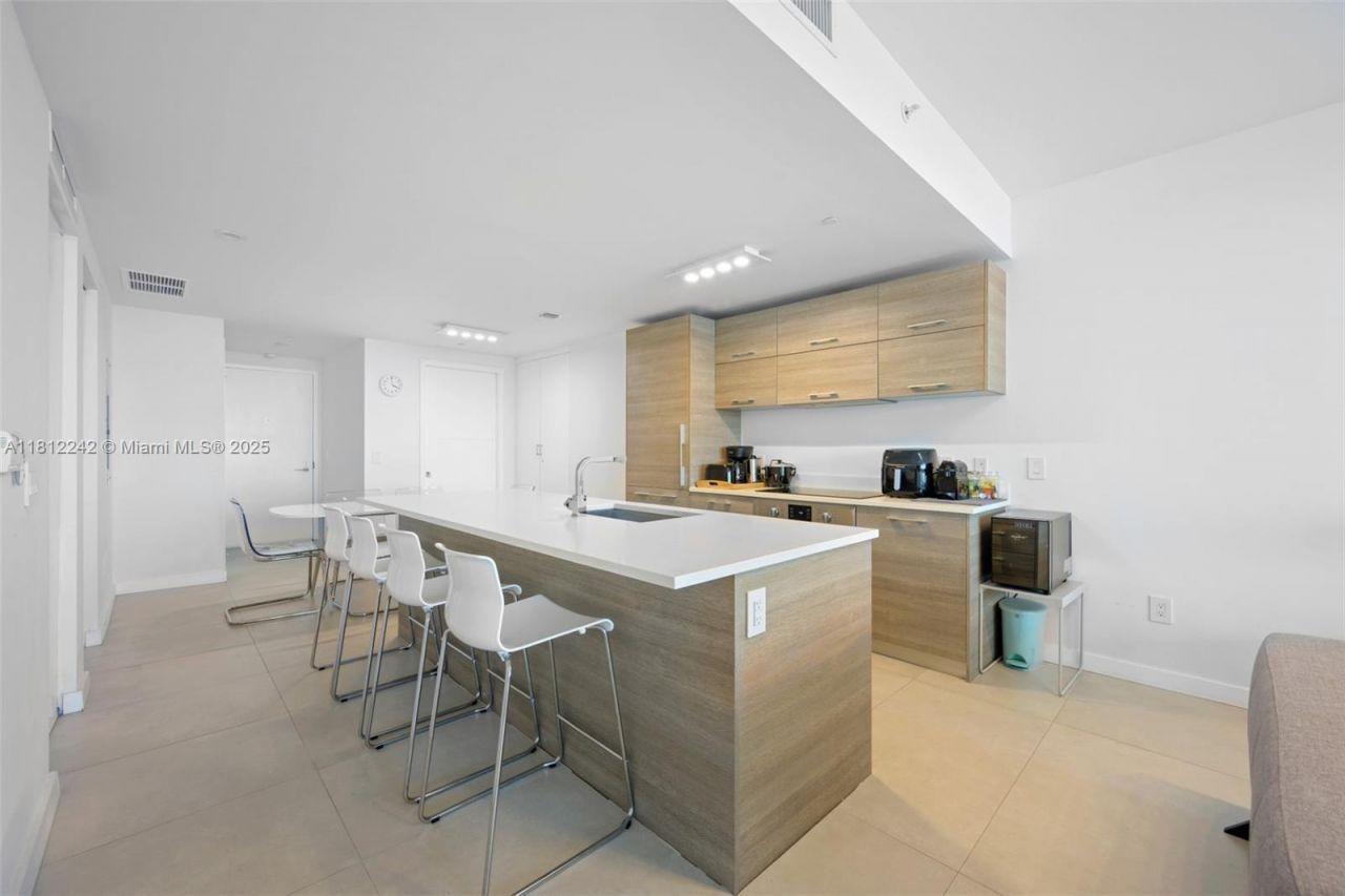 650 NE 32nd St, Unit 2502, Miami, FL 33137 Photo