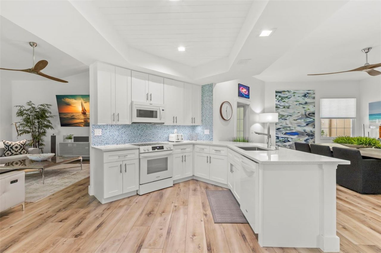 5102 White Pine Circle Ne, Saint Petersburg, FL 33703 Photo