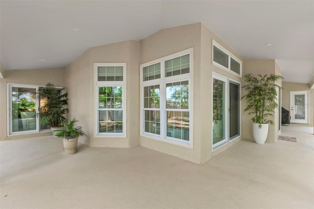 5102 White Pine Circle Ne, Saint Petersburg, FL 33703 Photo