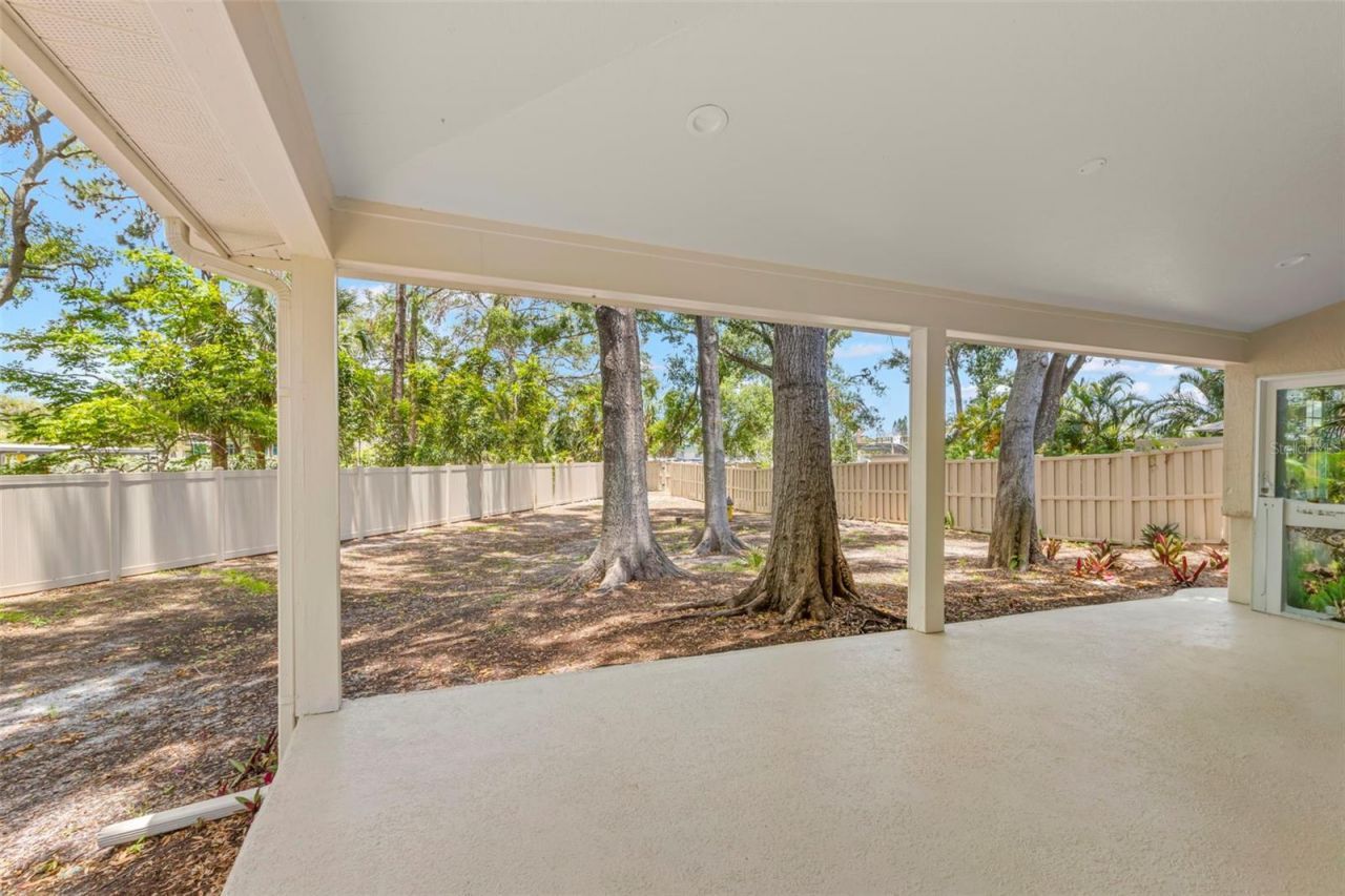 5102 White Pine Circle Ne, Saint Petersburg, FL 33703 Photo