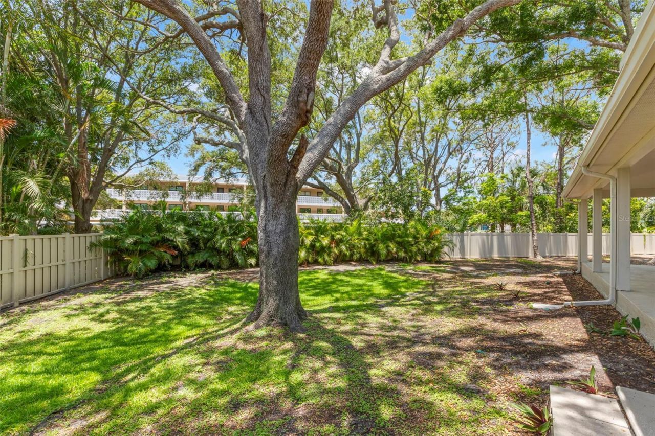 5102 White Pine Circle Ne, Saint Petersburg, FL 33703 Photo